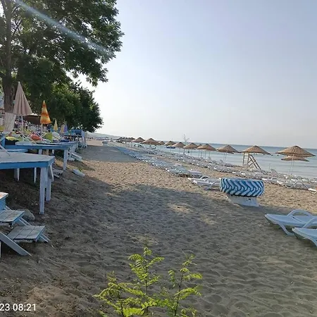 Kumburgaz Sahilde, Sitede, Konforlu, Manzarali Ve Klimali Apartment Buyukcekmece