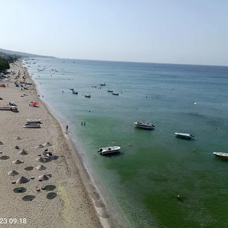 Kumburgaz Sahilde, Sitede, Konforlu, Manzarali Ve Klimali Бююкчекмедже