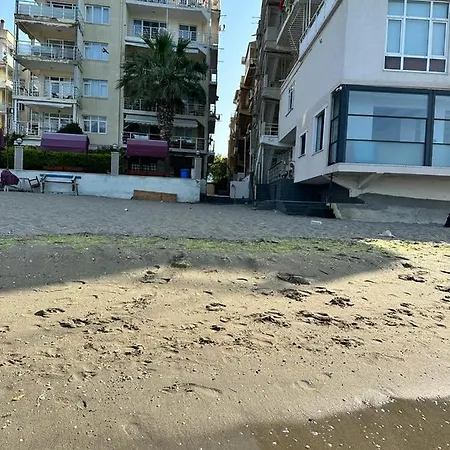 Kumburgaz Sahilde, Sitede, Konforlu, Manzarali Ve Klimali