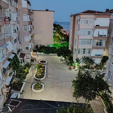 Kumburgaz Sahilde, Sitede, Konforlu, Manzarali Ve Klimali *