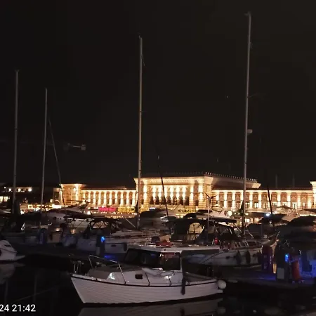 Kumburgaz Sahilde, Sitede, Konforlu, Manzarali Ve Klimali *